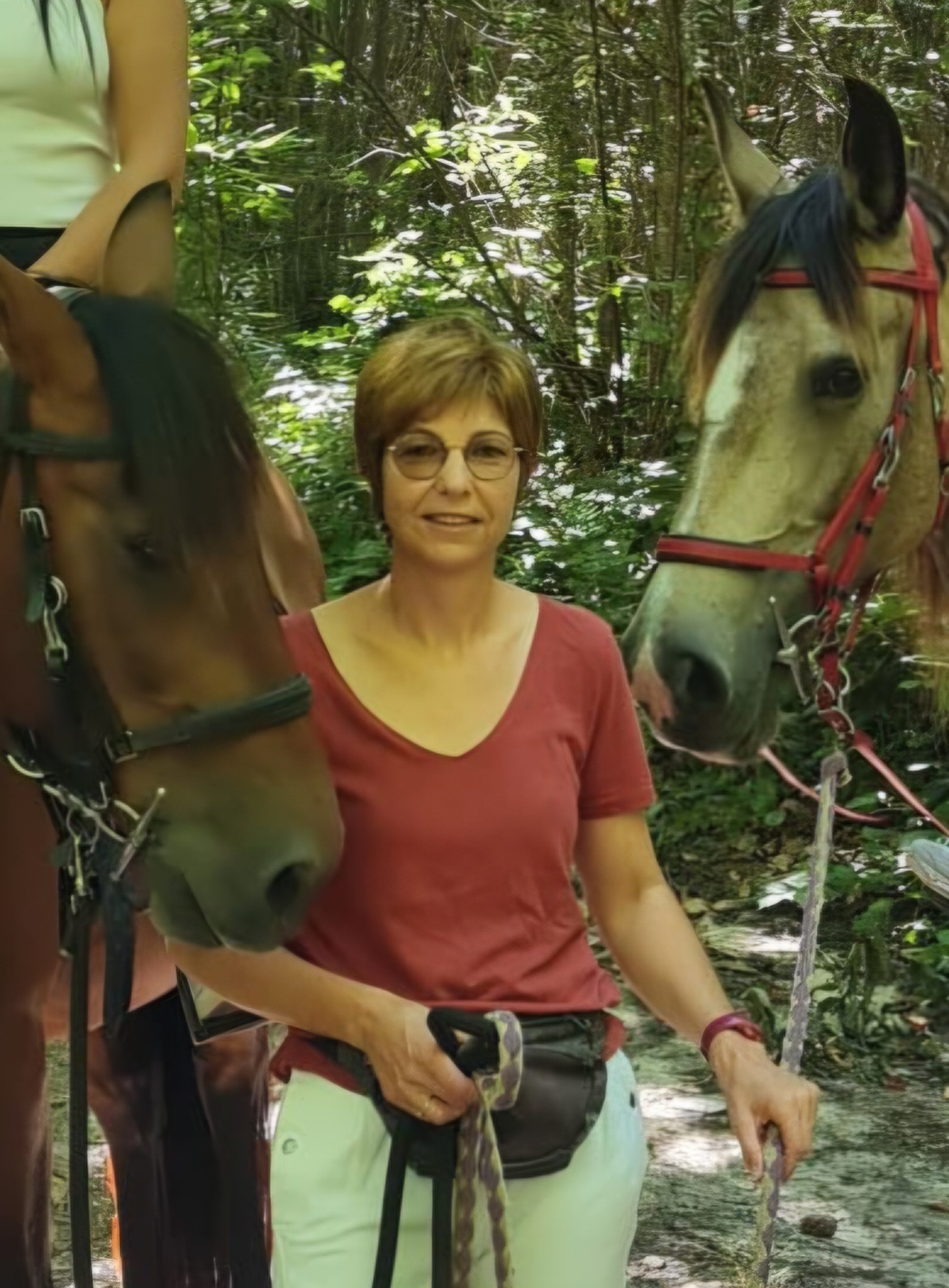 A Propos de Valérie Ravera photo de profil Chapitalia randonnées équestres balade à cheval Sarthe Volnay Val-de-la-Hune